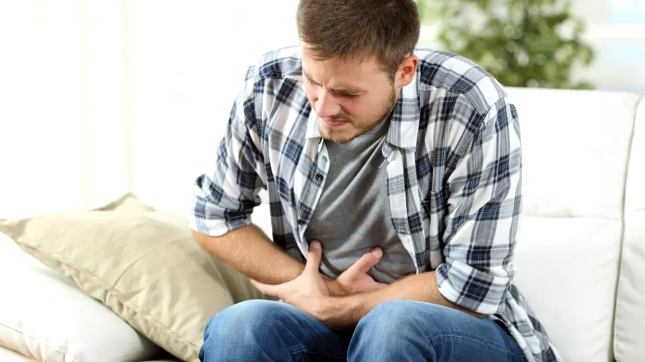 Complicația severă care se poate manifesta prin durere abdominală intensă și febră