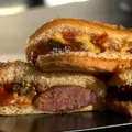 Hot-dog cu Cârnați Durdulii de la Matache Măcelaru’