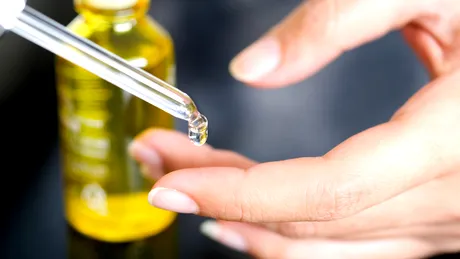 Rețeta ideală de demachiant făcut în casă: natural și super eficient!