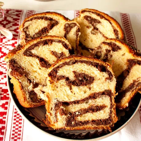 Câte calorii are o felie de cozonac de casă