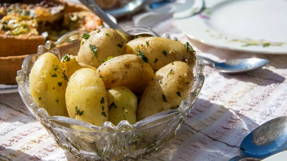 Nu mai fugi de cartofi, orez și alți carbohidrați dacă vrei să slăbești! Cum să îi gătești corect să se digere rapid