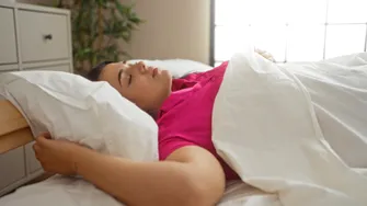 Somnul, veriga ignorată în slăbire: „Când dormi mai bine, mănânci mai puțin fără să-ți dai seama”