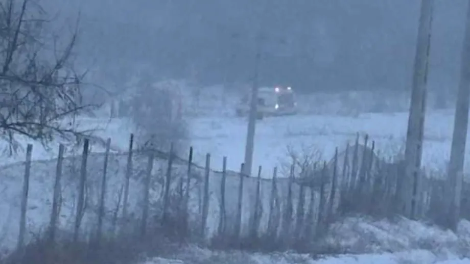 O tânără a născut acasă, după ce ambulanţa care venise să o preia a rămas blocată în nămeți