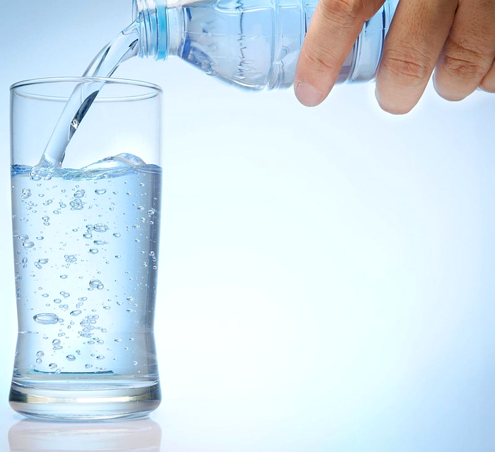 Este sau nu apa minerală nocivă pentru siluetă? Ce spune Mihaela Bilic: „Are efect de alcalinizare în organism” Citeşte întreaga ştire: Este sau nu apa minerală nocivă pentru siluetă? Mihaela Bilic: 