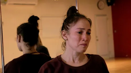 Jennifer Lopez a vorbit deschis despre relațiile abuzive din trecut: „Atât de dureroase”