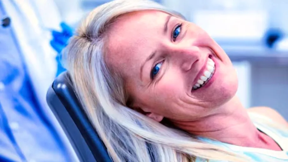 Alimentele de zi cu zi pe care trebuie să le eviți pentru un zâmbet mai sănătos! Îți fac rău în tăcere