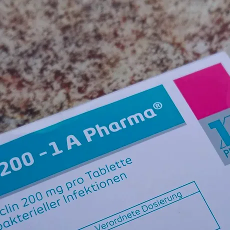 Noi descoperiri făcute de cercetători! Un antibiotic prescris pentru acnee ar putea reduce riscul de schizofrenie la tineri