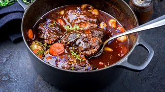 Tocană anti-mahmureală. E una dintre cele mai vechi rețete culinare! Ce conține, de fapt