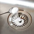 Soluții RAPIDE prin care desfunzi chiuveta fără produse chimice din comerț