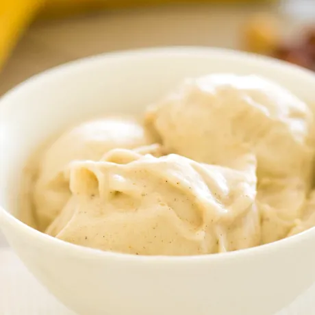 Înghețată vegană din 2 ingrediente, gata în câteva minute!