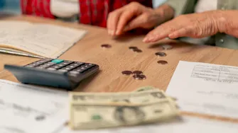 Din ianuarie 2026, o categorie de români vor primi bani mai mulți la pensie! Recalcularea aduce creșteri pentru beneficiari