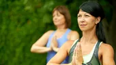Redescoperă-ți echilibrul prin mișcare! Yoga ajută femeile de peste 45 de ani să-și recapete energia și încrederea în corpul lor