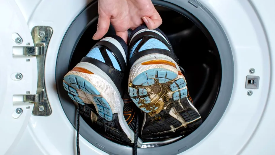 Ce adidași nu se spală niciodată în mașina de spălat. Detaliul la care trebuie să fii atent și cum îi cureți corect să nu îi strici