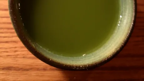 Ceaiul rece ce te cucerește instant! Este și sănătos! Rețetă ușor de preparat acasă cu frunze de kaffir lime