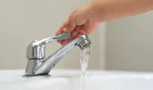 Apa de la robinet ar putea duce la apariția bolii Parkinson, conform studiilor
