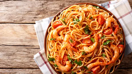 Spaghete cu creveți în stil tunisian: delicioase și gata în doar 20 de minute