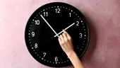Medicii susțin renunțarea la ora de vară. Poate contribui la reducerea obezității și a riscului de AVC