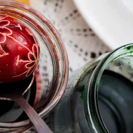 Cum să fierbi ouăle de Paște fără să le spargi. Metoda ingenioasă de pus în aplicare