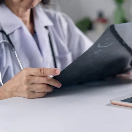Pacienții cu șase categorii de boli ar putea beneficia de investigații medicale decontate integral. Ce schimbări propune noul proiect de lege