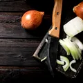 Cum să tai o ceapă fără să plângi: Trucuri eficiente de aplicat în orice bucătărie