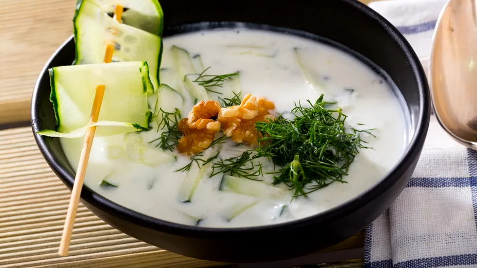 Ciorba bulgărească de vară cu castraveți. Un adevărat deliciu în zilele de vară! Se prepară și rapid