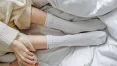 Dormi cu șosete în picioare? Iată ce probleme poți întâmpina!