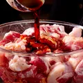 5 marinade care transformă orice grătar. Rețete simple pentru pui, porc, pește și fructe de mare