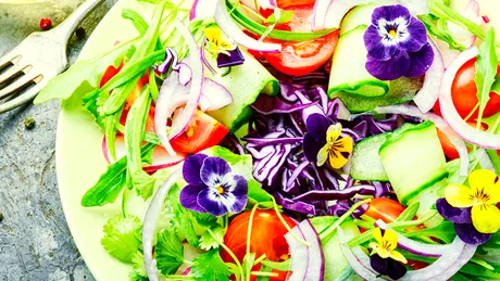 Dieta cu salată te ajută să slăbeşti rapid. Cum prepari salate gustoase cu puține calorii