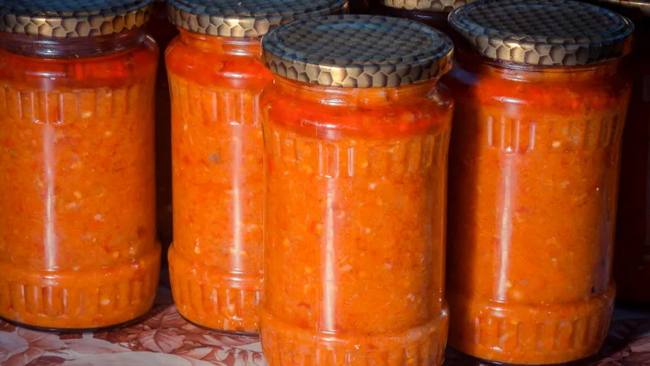 Zacuscă de vinete cu ardei copți, fără mult ulei! Rețeta veche care iese delicioasă, conform Ginei Bradea