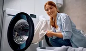 De ce să pui un prosop uscat în uscătorul de rufe? Trucul pe care puține gospodine îl cunosc