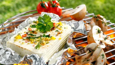 Brânza aparent „sănătoasă”, dar care este o bombă calorică. Îngrașă mai rău decât ceafa pe grătar