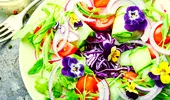 Dieta cu salată te ajută să slăbeşti rapid. Cum prepari salate gustoase cu puține calorii