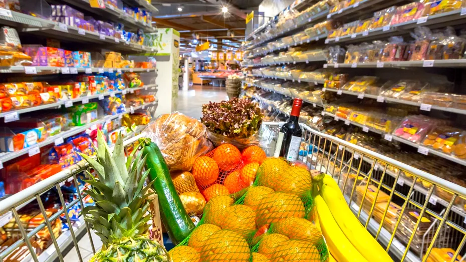 Listă de cumpărături de Crăciun. Ce alimente și băuturi nu trebuie să lipsească din coș