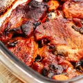 Ceafa de porc la cuptor care se topește în gură. Ingredientele simple care îi dau un gust incredibil