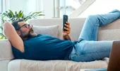 3 obiceiuri „leneșe” care pot indica inteligență, conform psihologiei