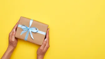 Cum să nu arunci banii pe cadouri inutile – sfaturi de la un consilier de imagine