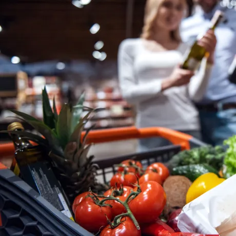 Scumpiri în lanț de la 1 octombrie 2025. Românii ar putea plăti mai mult pentru alimentele de bază
