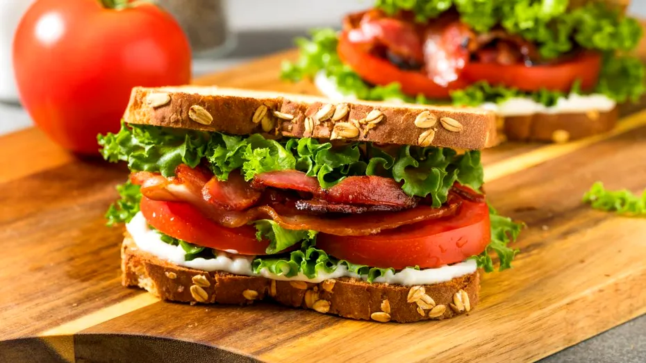 Care este cel mai sănătos sandwich? Ingredientul care îl poate transforma într-o bombă calorică