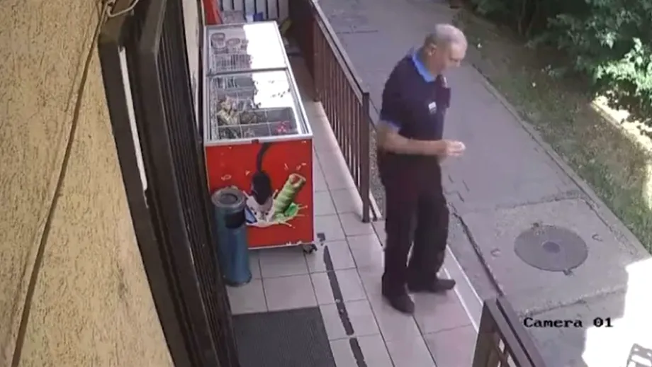 Pensionar din Cluj, filmat când își numără banii, apoi fură o cutie cu înghețată: 