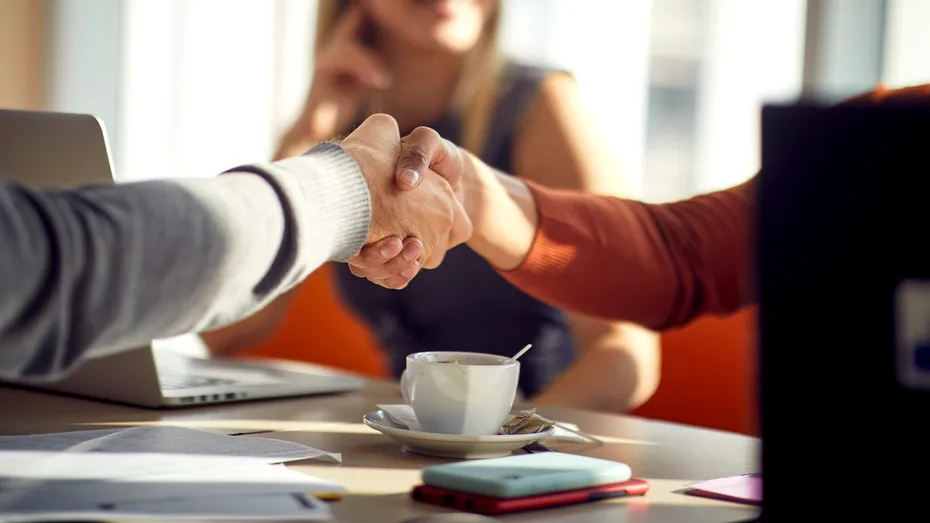 Testul ceștii de cafea la angajare. Dacă nu faci asta la finalul interviului, n-ai nicio șansă să primești jobul