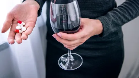 Nu consuma alcool dacă iei aceste pastile. Ce ți se poate întâmpla