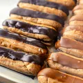 Secretul eclerelor perfecte. De ce combinația celor două creme face diferența dintre un desert banal și unul de cofetărie