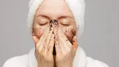 Ingrediente la îndemână cu care îți poți exfolia tenul natural