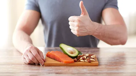 Această dietă populară poate reduce riscul genetic de demență. E pe bază de fructe, legume și grăsimi sănătoase