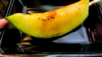Pepene galben la grătar, un desert delicios! Se prepară în doar câteva minute