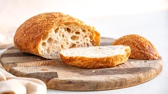 Trucul simplu care păstrează pâinea proaspătă mai mult timp. Ingredientul surprinzător pe care trebuie să-l folosești