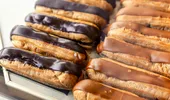 Secretul eclerelor perfecte. De ce combinația celor două creme face diferența dintre un desert banal și unul de cofetărie