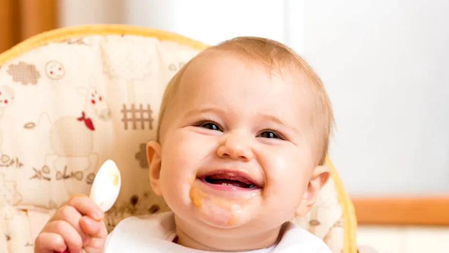 AVERTISMENT OMS: Mâncarea pentru bebeluşi conţine un nivel prea ridicat de zahăr!