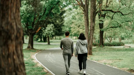 O plimbare de doar 2 minute după masă ajută la controlul glicemiei și ameliorează depresia