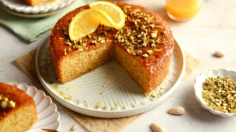 Desert pentru zilele de post. Prăjitură cu lămâie și mălai, aromată și surprinzător de pufoasă